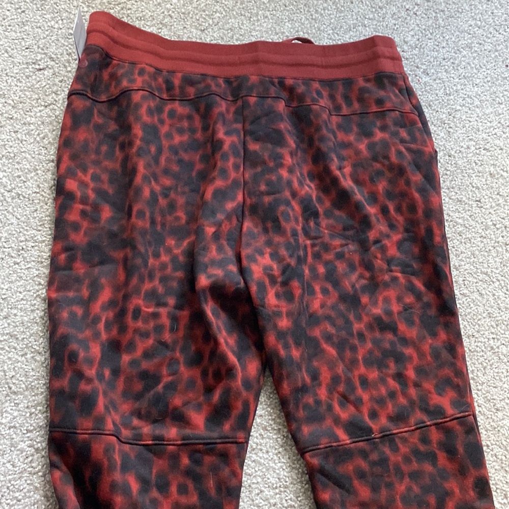 ZELLA Rust Madder Tortoise Print Joggers With Pockets - Picture 13 of 13